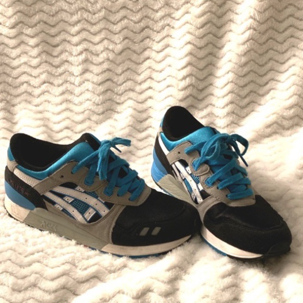 ASICS Gel Lyte iii. Black/ Carolina Blue. Sz: 5.5